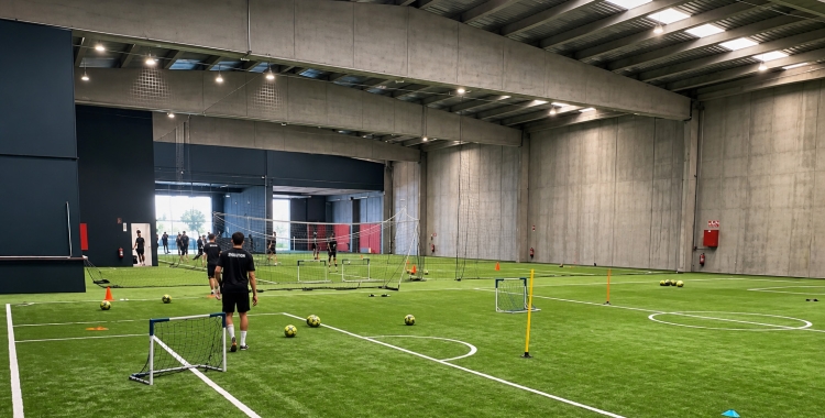 Les instal·lacions de Next compten amb dos camps de futbol coberts | NEXT