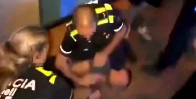 Imatge de l'actuació policial durant la Festa Major | Crida