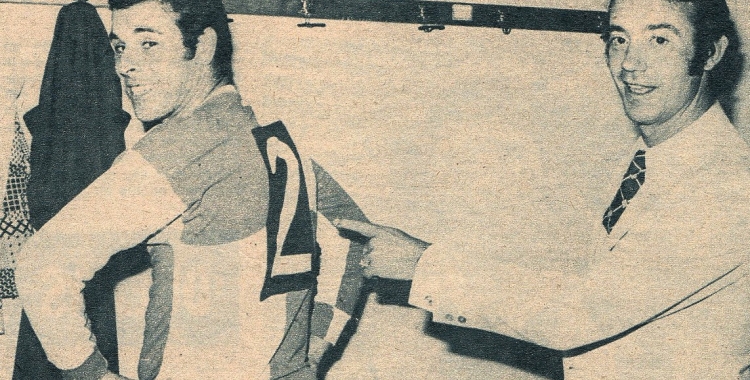 Miguel Reina amb la samarreta amb dorsal 2 d'Isidro | CES Història