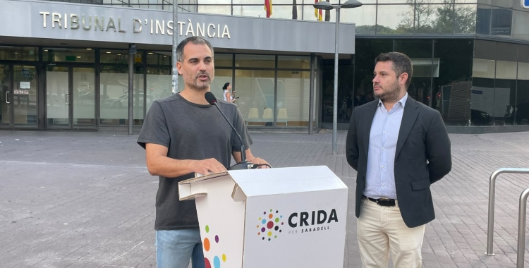 Oriol Rifer, de la Crida per Sabadell, i l’advocat d’Alerta Solidària, Xavier Monge.