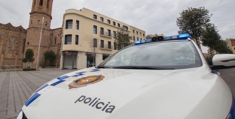 Un cotxe de la Policia Municipal al Racó del Campanar | Roger Benet