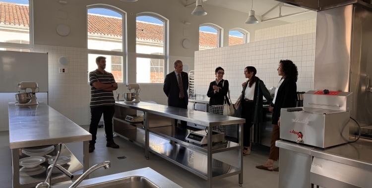Acte d'inauguració de la nova sala de tast de l’Escola de Restauració