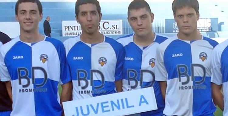 Orosa (esquerra) i Vales (dreta) amb la plantilla del juvenil 2007/08 | Arxiu RS