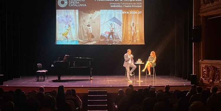 Óscar Lanuza, director general de la Fundació Òpera Catalunya i Núria García, periodista de RàdioSabadell