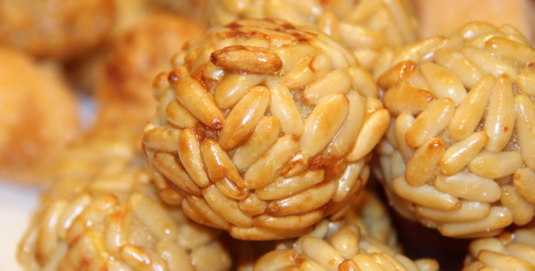 Panellets de pinyons
