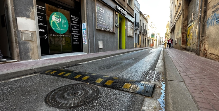 Imatge del reductor que s'ha col·locat avui al carrer Creueta | Roger Benet