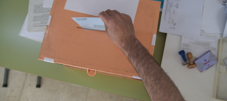 Un sabadellenc, votant a les eleccions del 2019/ Roger Benet