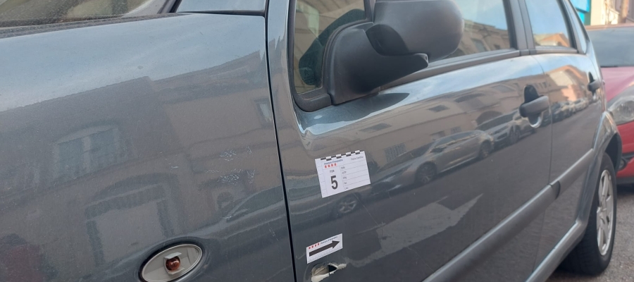 Impacte de bala en un vehicle, al lloc dels fets/ Núria Garcia