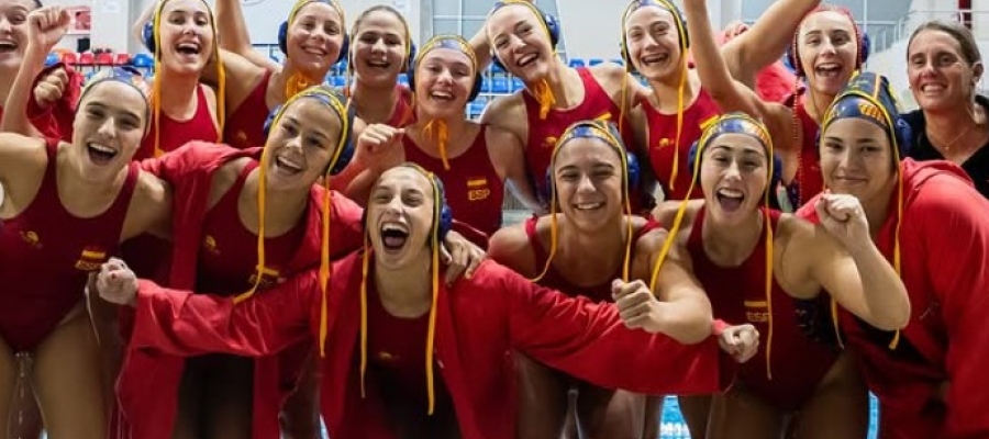 Eufòria de la selecció cadet femenina després de guanyar l'or a Turquia | RFEN
