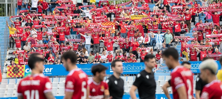 Afició del Nàstic en l'últim duel entre tots dos a la Nova Creu Alta | Roger Benet