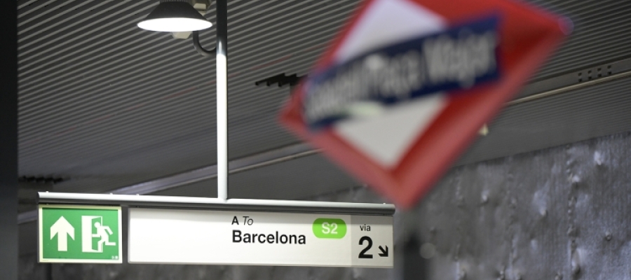 Un cartell de la línia S2 Sabadell | Roger Benet