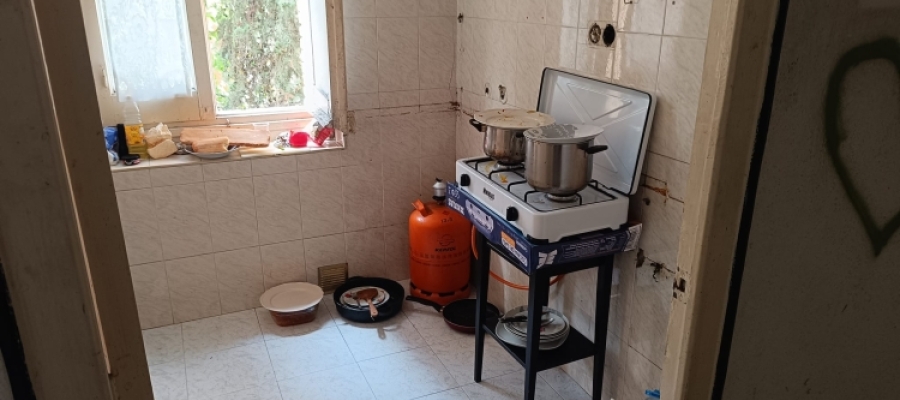 La cuina d'una de les families ocupants de l'Antiga Caserna