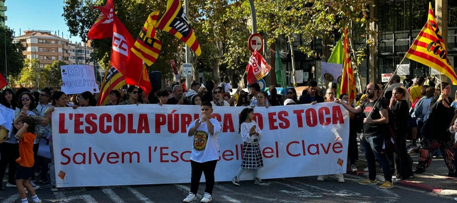 Els manifestants tallant la Gran Via