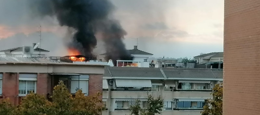 El foc s'ha declarat a la terrassa del domicili | Cedida