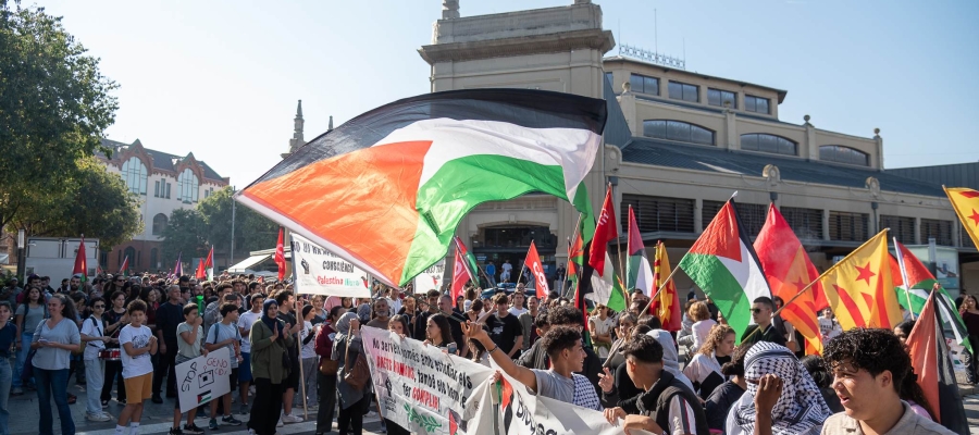 Moment de la manifestació al Mercat Central