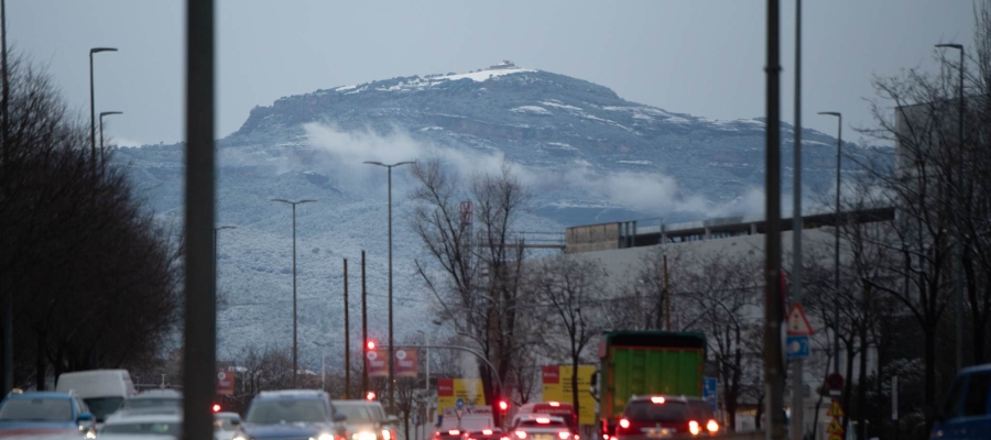 La Mola nevada en una imatge d'arxiu