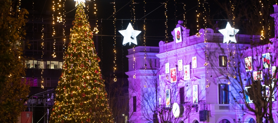 El Passeig i l'Ajuntament guarnits de Nadal