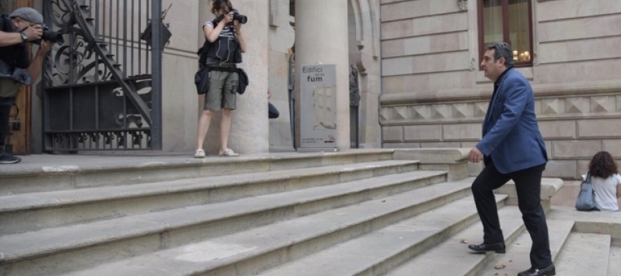 Manuel Bustos entrant a l'Audiència de Barcelona | Roger Benet