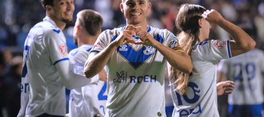 Arnau Campeny celebrant el seu gol en l'últim partit al Nou Sardenya | CE Europa