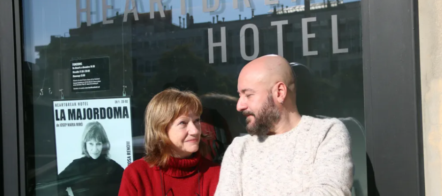 Rosa Renom i l'autor de 'La majordoma', Josep Maria Miró, a la sala Heartbreak Hotel | ACN (Guillem Roset)