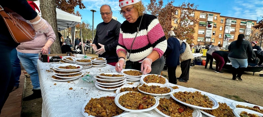 El moment de repartir les 'migas' | Helena Molist (RàdioSabadell)