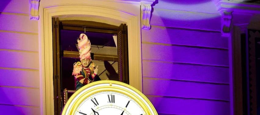 El Llaminer a la façana de l'Ajuntament