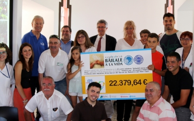 Les entitats organitzadores de "Sabadell corre pels nens" lliuren els diners al Taulí