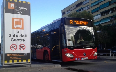 El bus llançadora, que connecta les estacions de Sabadell Nord, tancada per obres, amb la de Sabadell Sud. 