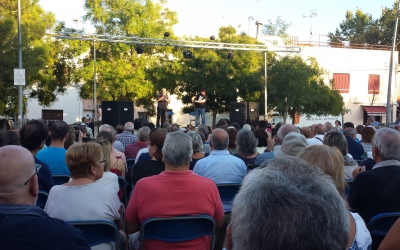 La plaça del Pi de Can'Oriac plena amb l'acte de Súmate | Pau Duran