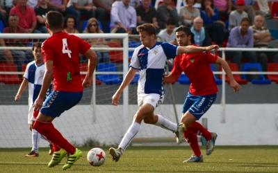 Víctor en l'acció del seu primer gol amb la samarreta del primer equip arlequinat | Sandra Dihor