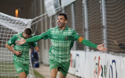 Enric Gallego celebrant un dels seus tres gols | UE Cornellà