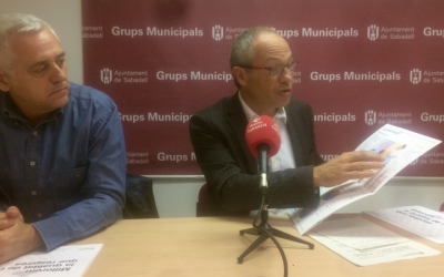 El portaveu del PDeCAT a  Sabadell, Carles Rossinyol, en la presentació de les propostes contra la contaminació. 