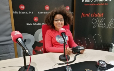 La Yara Boa als estudis de Ràdio Sabadell | Clàudia Martínez