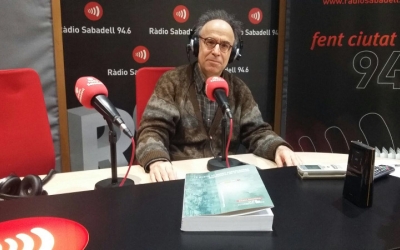 El compositor sabadellenc, Benet Casablancas, a l'estudi de Ràdio Sabadell. 