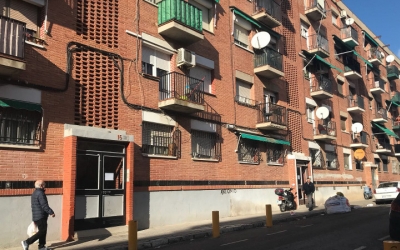 Exterior del bloc de pisos afectat per la fuita de gas/ Mireia Prat