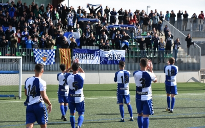 Aplaudiments entre jugadors i aficionats del Sabadell després del partit d'ahir | Críspulo Díaz