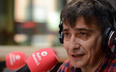 Lluís Perarnau, regidor de Serveis Municipals, aquest matí als estudis de Ràdio Sabadell | Roger Benet