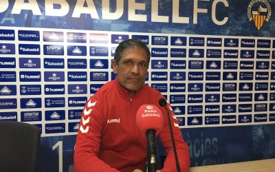 Toni Seligrat en roda de premsa a la Sala Miguel Quereda, prèvia al partit contra l'Alcoyano | Marc Pijuan