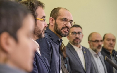 Maties Serracant anunciant la citació amb els regidors independentistes de l'Ajuntament | Roger Benet