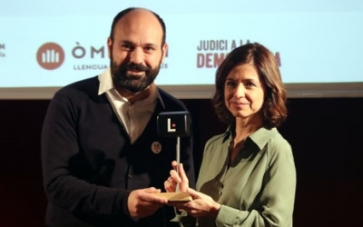 El vicepresident l'Òmnium, Marcel Mauri, i la guanyadora Marta Orriols | ACN