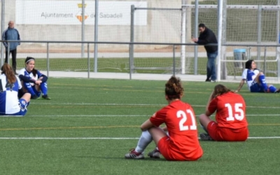 Gest simbòlic protagonitzat per les jugadores del Sabadell i el Terrassa femení | Críspulo Díaz