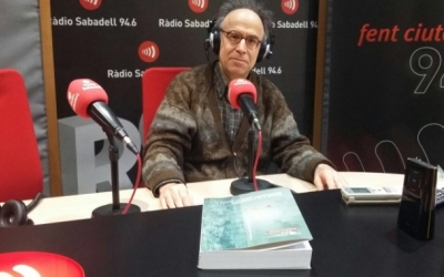 Benet Casablancas, als estudis de Ràdio Sabadell/ Arxiu