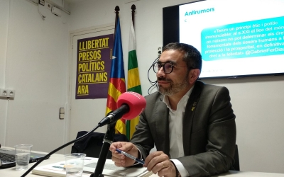 Gabriel Fernández durant la càpsula formativa de les "fake news" | Helena Molist