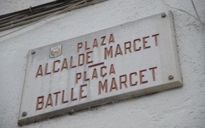 Placa actual de la plaça Batlle Marcet | Roger Benet