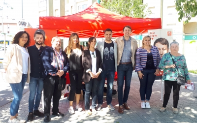 Farrés i López amb altres integrants del PSC a la carpa de Via Alexandra/ Ràdio Sabadell