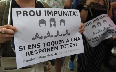  A la concentració d'avui s'han pogut llegir lemes com "No és Abús és Violació", "Prou Impunitat" i "Prou Violència" | Roger Benet
