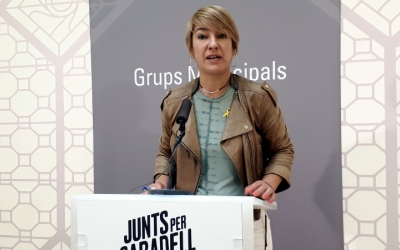 Lourdes Ciuró, presentant la moció en roda de premsa/ Karen Madrid