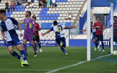 Óscar Rubio celebrant diumenge el seu gol contra La Nucía | Críspulo Díaz