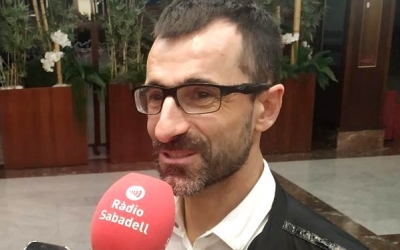 El marxador madrileny anit atenent a Ràdio Sabadell | Sergi Garcés