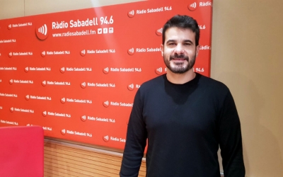 Oriol Lozano, als estudis de Ràdio Sabadell/ Raquel Garcia